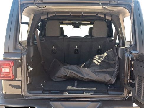 Used 2024 Jeep Wrangler Unlimited Rubicon image 29