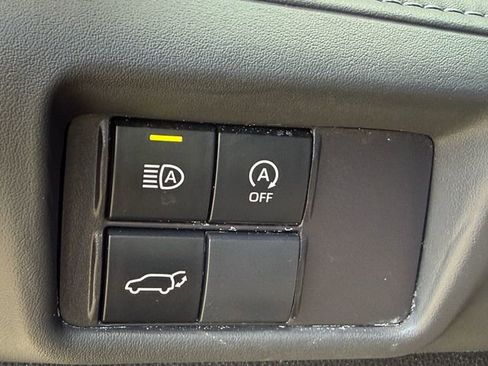 Certified 2023 Toyota Highlander XLE image 27