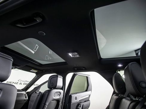 Used 2025 Land Rover Discovery Dynamic SE AWD/4WD image 25