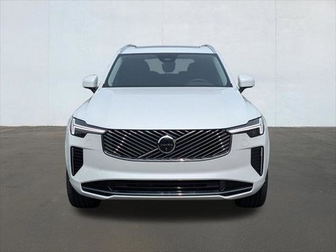 Used 2025 Volvo XC90 B6 Plus image 8