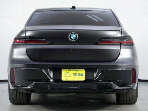 Used 2025 BMW 740i w/ Premium Package image 11