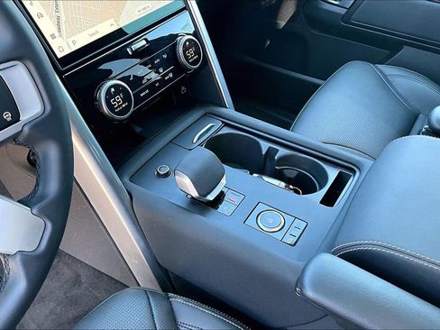 Certified 2025 Land Rover Discovery Dynamic SE AWD/4WD image 14