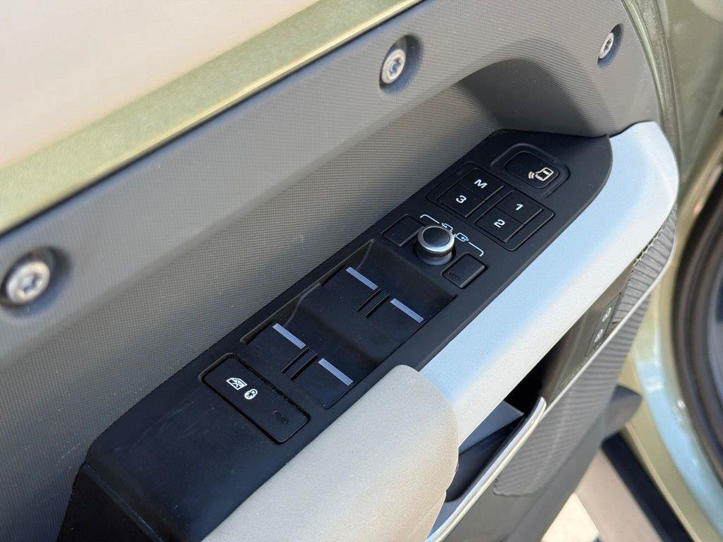 Used 2023 Land Rover Defender 110 SE AWD/4WD image 11