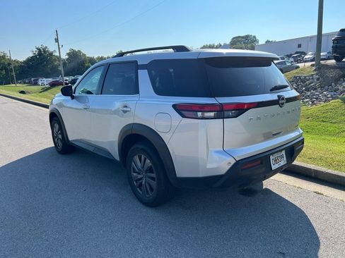 Used 2024 Nissan Pathfinder SV FWD image 4