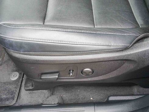 Used 2024 Kia Telluride EX w/ EX Captain's Chair Package FWD image 20
