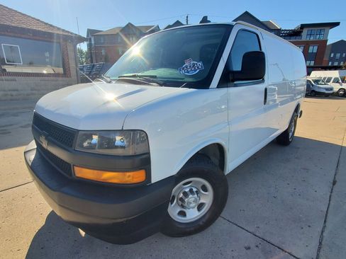 Used 2018 Chevrolet Express 2500 image 3