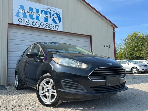 Used 2017 Ford Fiesta SE image 1