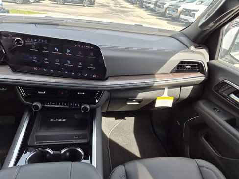 New 2026 Chevrolet Suburban LT w/ Comfort Package AWD/4WD image 17