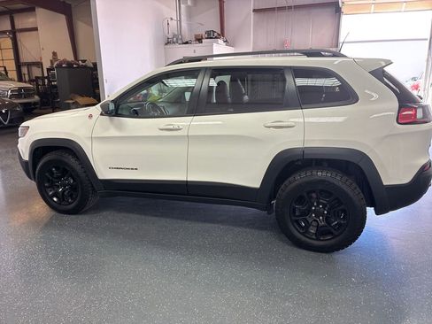 Used 2019 Jeep Cherokee Trailhawk w/ Cold Weather Group AWD/4WD image 7