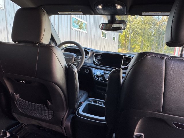 New 2026 Chrysler Pacifica Select FWD image 14