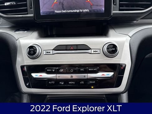 Used 2022 Ford Explorer XLT w/ XLT Sport Appearance Package AWD/4WD image 25