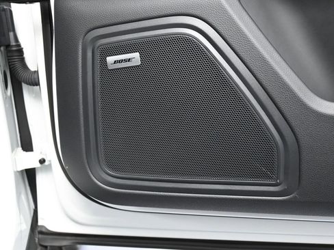 Certified 2025 Porsche Macan image 30