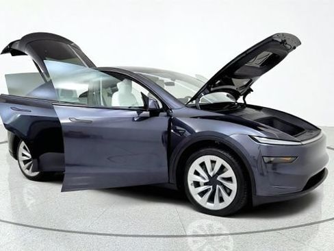 Used 2026 Tesla Model Y 2WD image 11