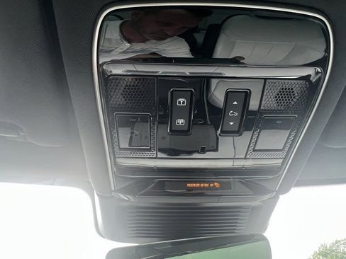 Used 2023 Land Rover Range Rover Sport SE Dynamic image 18