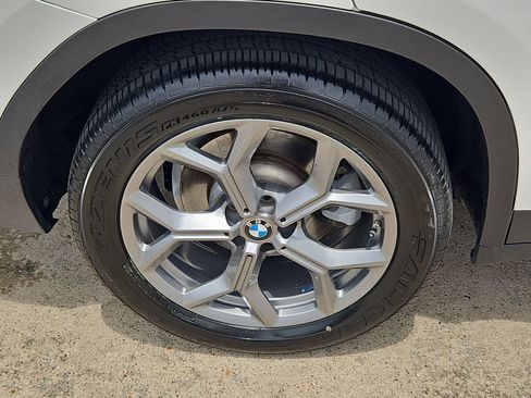 Used 2024 BMW X4 xDrive30i w/ Parking Assistance Package AWD/4WD image 10
