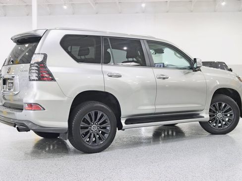Used 2023 Lexus GX 460 Premium w/ Accessory Package AWD/4WD image 9