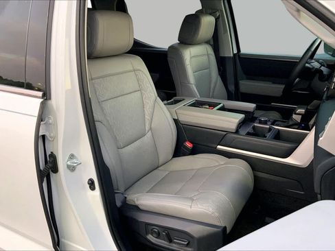 Used 2023 Toyota Tundra Limited AWD/4WD image 9