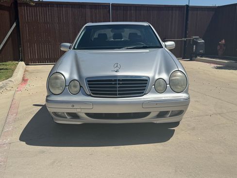 Used 2000 Mercedes-Benz E 320 Sedan image 1