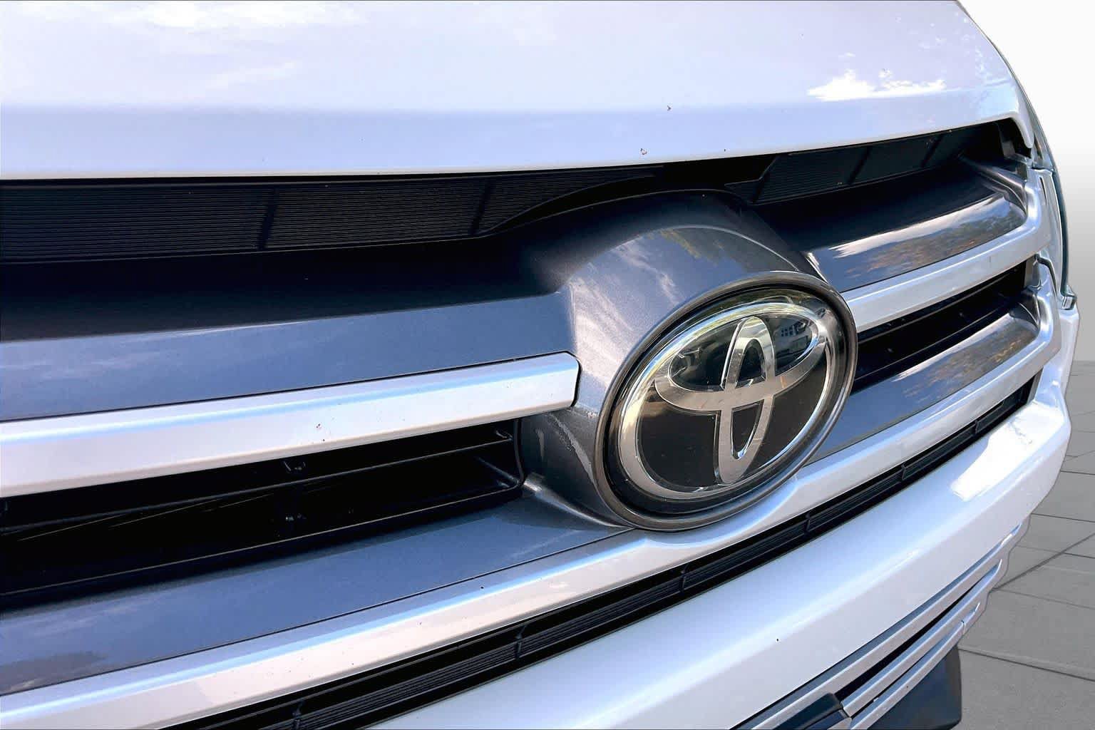 Certified 2019 Toyota Highlander XLE AWD/4WD image 29