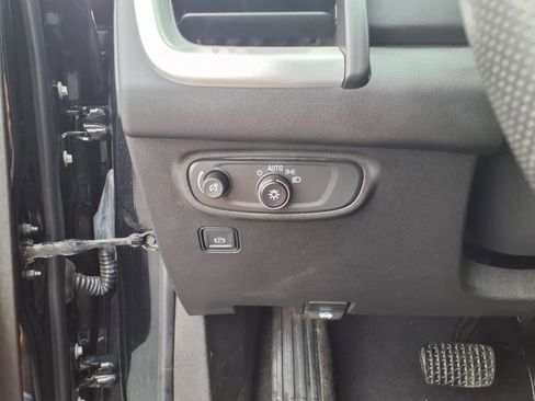 Used 2022 GMC Terrain SLE w/ Driver Convenience Package image 7