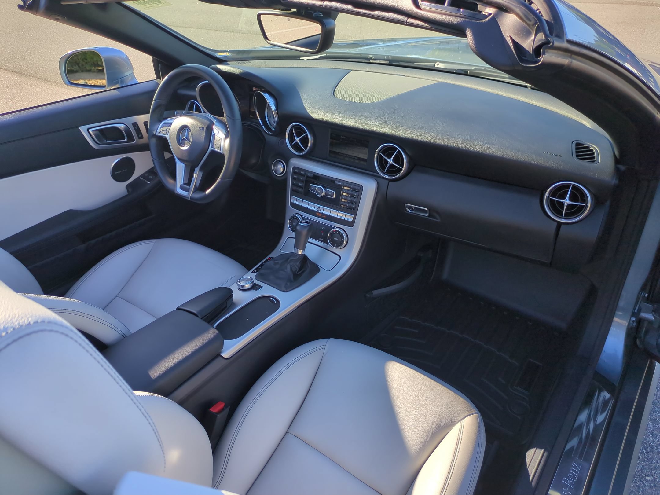 Used 2013 Mercedes-Benz SLK 250 image 34