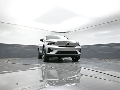 New 2024 Volvo XC40 Recharge Plus w/ Protection Package Premier image 19