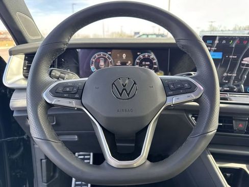 New 2026 Volkswagen Tiguan SE R-Line FWD image 17