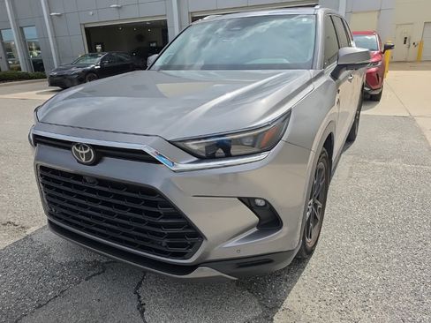 Used 2025 Toyota Grand Highlander AWD image 1