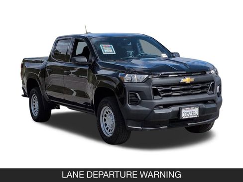 Used 2024 Chevrolet Colorado W/T image 2