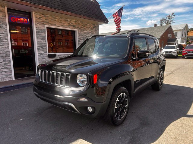 Used 2023 Jeep Renegade Latitude AWD/4WD image 1