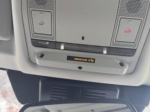 Used 2019 Land Rover Discovery Sport SE image 41