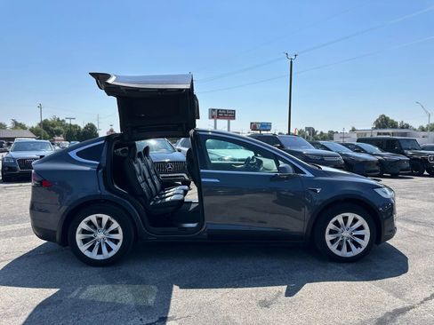Used 2018 Tesla Model X 75D image 7
