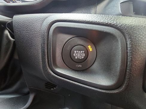 Used 2025 Jeep Wrangler Sport AWD/4WD image 15