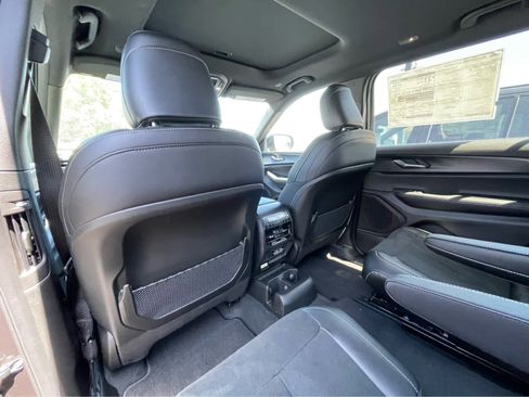 New 2025 Jeep Grand Cherokee L Altitude image 13