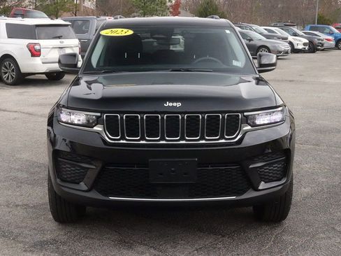 Used 2023 Jeep Grand Cherokee Laredo image 2