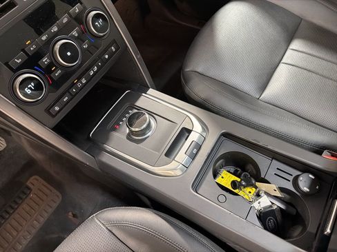 Used 2019 Land Rover Discovery Sport image 17