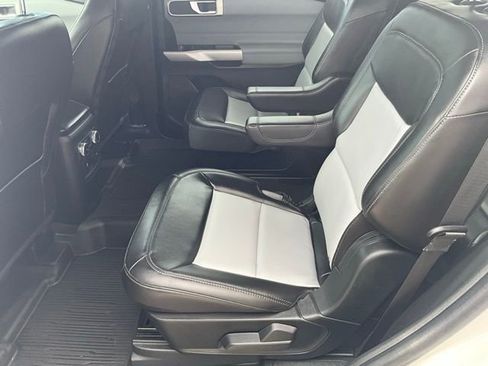 Used 2023 Ford Explorer XLT w/ Equipment Group 202A RWD image 13