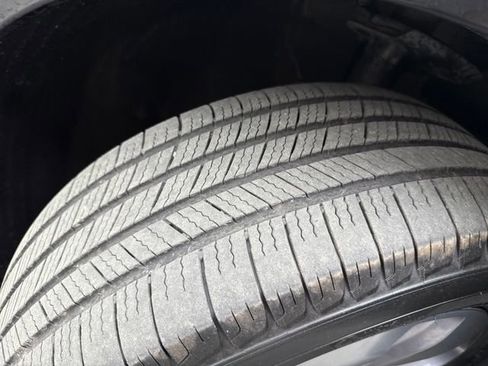 Used 2018 Chrysler Pacifica Limited w/ Advanced Safetytec Group FWD image 29
