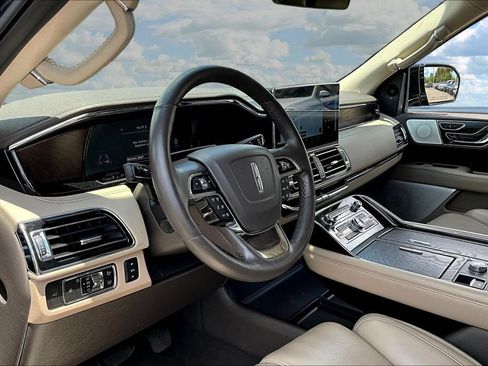 Used 2022 Lincoln Navigator Reserve AWD/4WD image 17