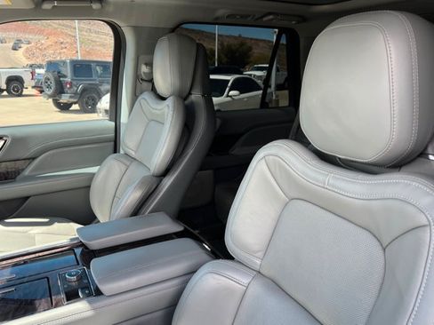 Used 2021 Lincoln Navigator Reserve w/ Luxury Package AWD/4WD image 16
