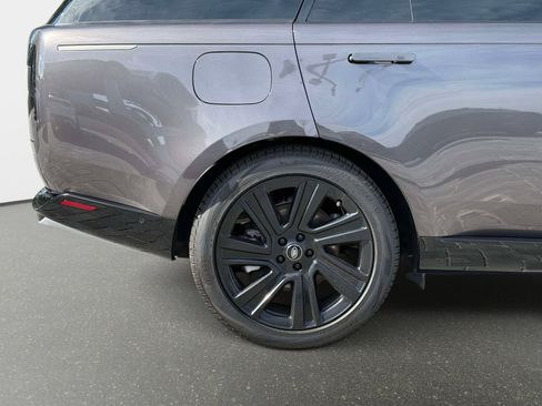 Used 2022 Land Rover Range Rover Long Wheelbase SE image 18