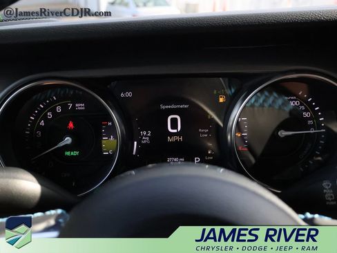 Used 2023 Jeep Wrangler Unlimited Rubicon 4xe w/ Cold Weather Group AWD/4WD image 28