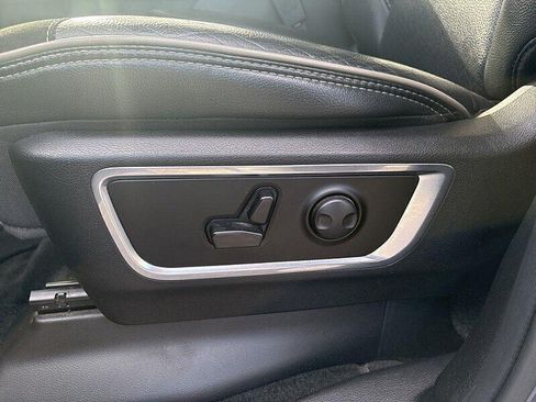 Used 2024 RAM 1500 Laramie AWD/4WD image 16
