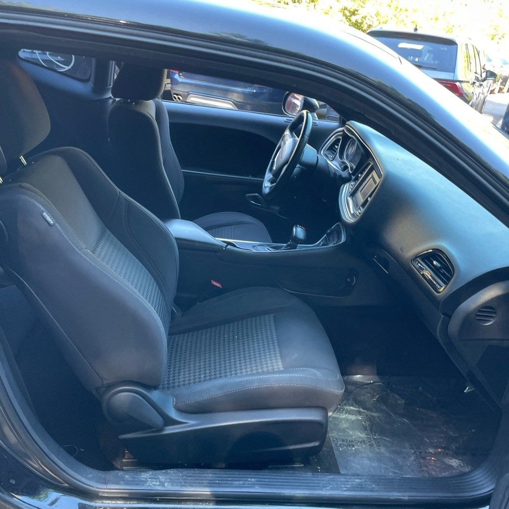Used 2016 Dodge Challenger SXT RWD image 6