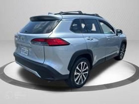 Used 2022 Toyota Corolla Cross XLE w/ Convenience Package AWD/4WD image 13