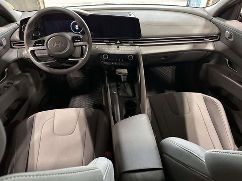 Used 2024 Hyundai Elantra SEL image 17