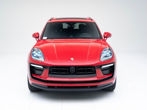 Certified 2025 Porsche Macan image 6