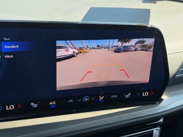 Used 2026 Chevrolet Traverse LT FWD image 19