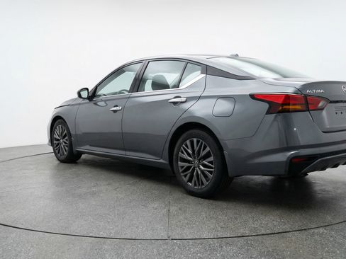 Used 2025 Nissan Altima 2.5 SV FWD image 6