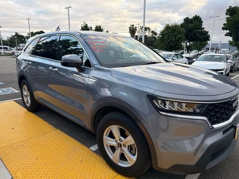 Used 2023 Kia Sorento LX FWD image 6
